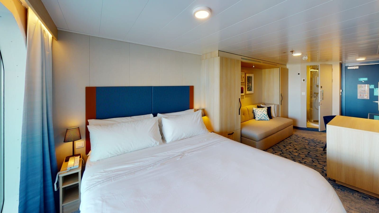 Wonder of the Seas - Connecting Balcony