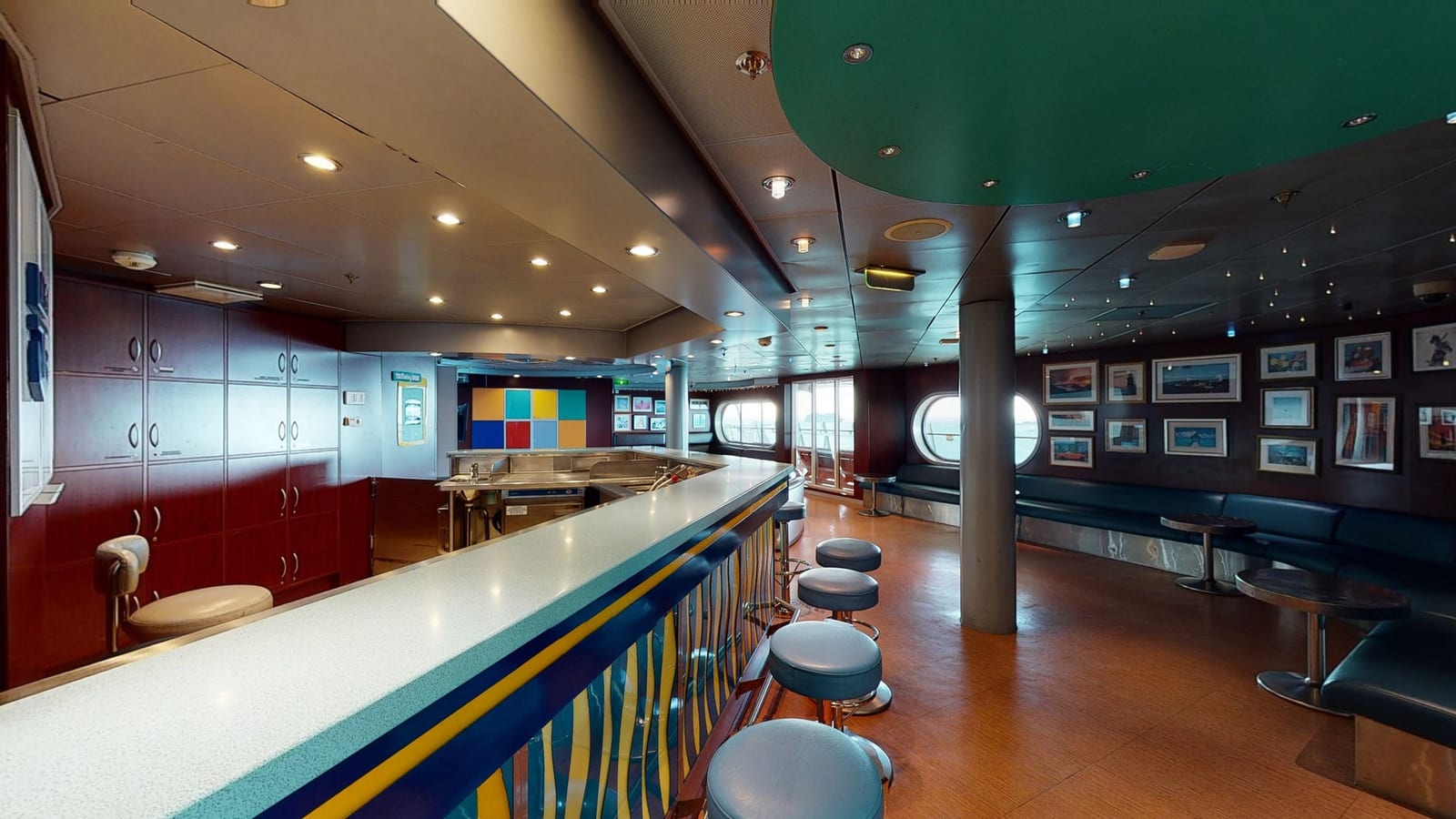 Independence of the Seas - Living Room