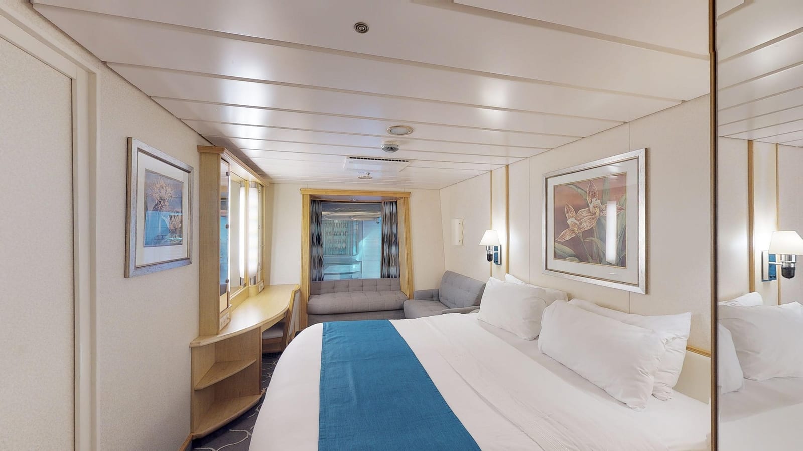 Navigator of the Seas- Connecting Promenade Interior