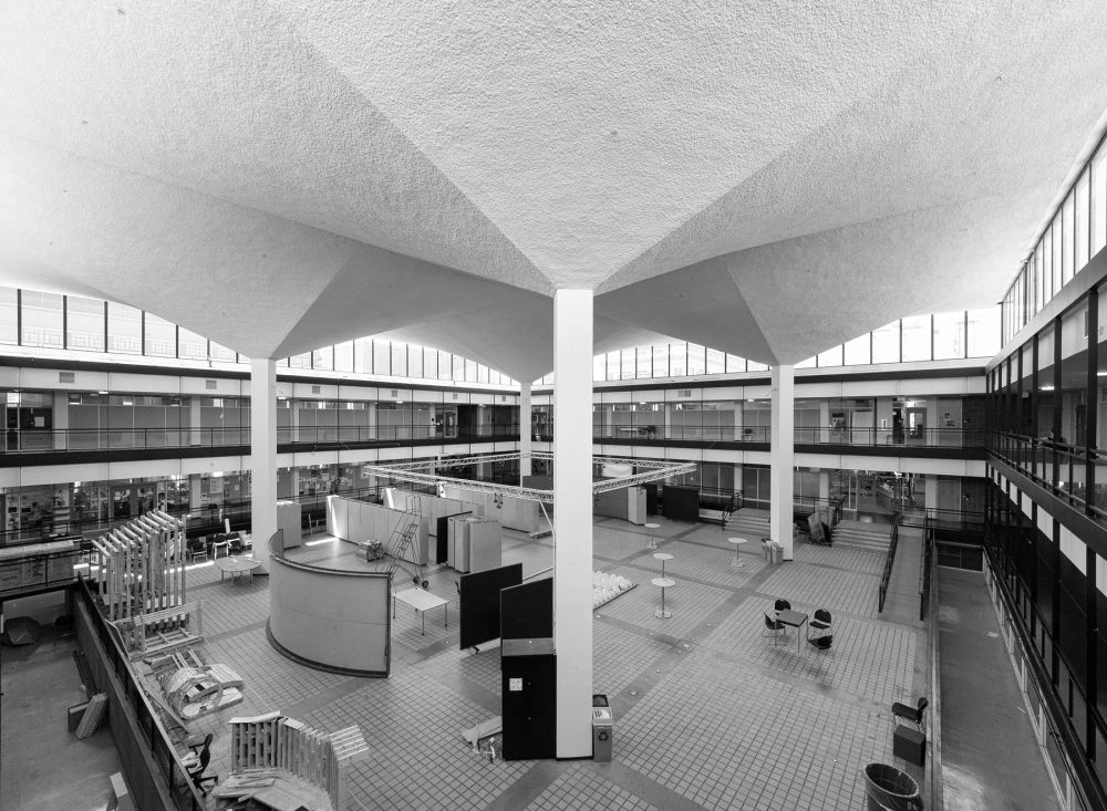 A black and white interior with sculptural ceiling vaults and slender columns
