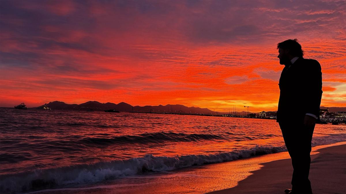 Sunset on Annex Beach in Cannes
