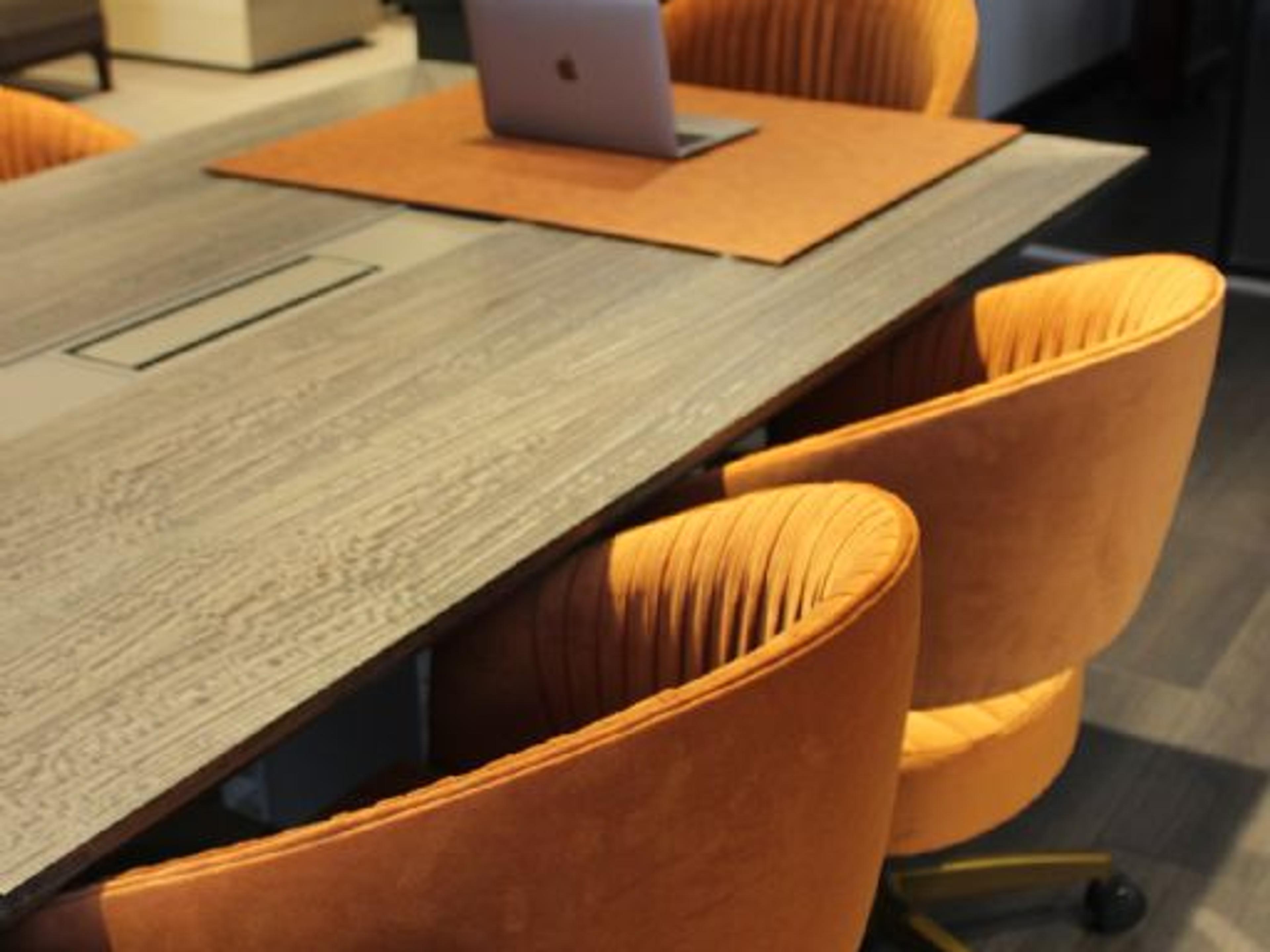 Noor Toplantı Takımı Vetrina Design