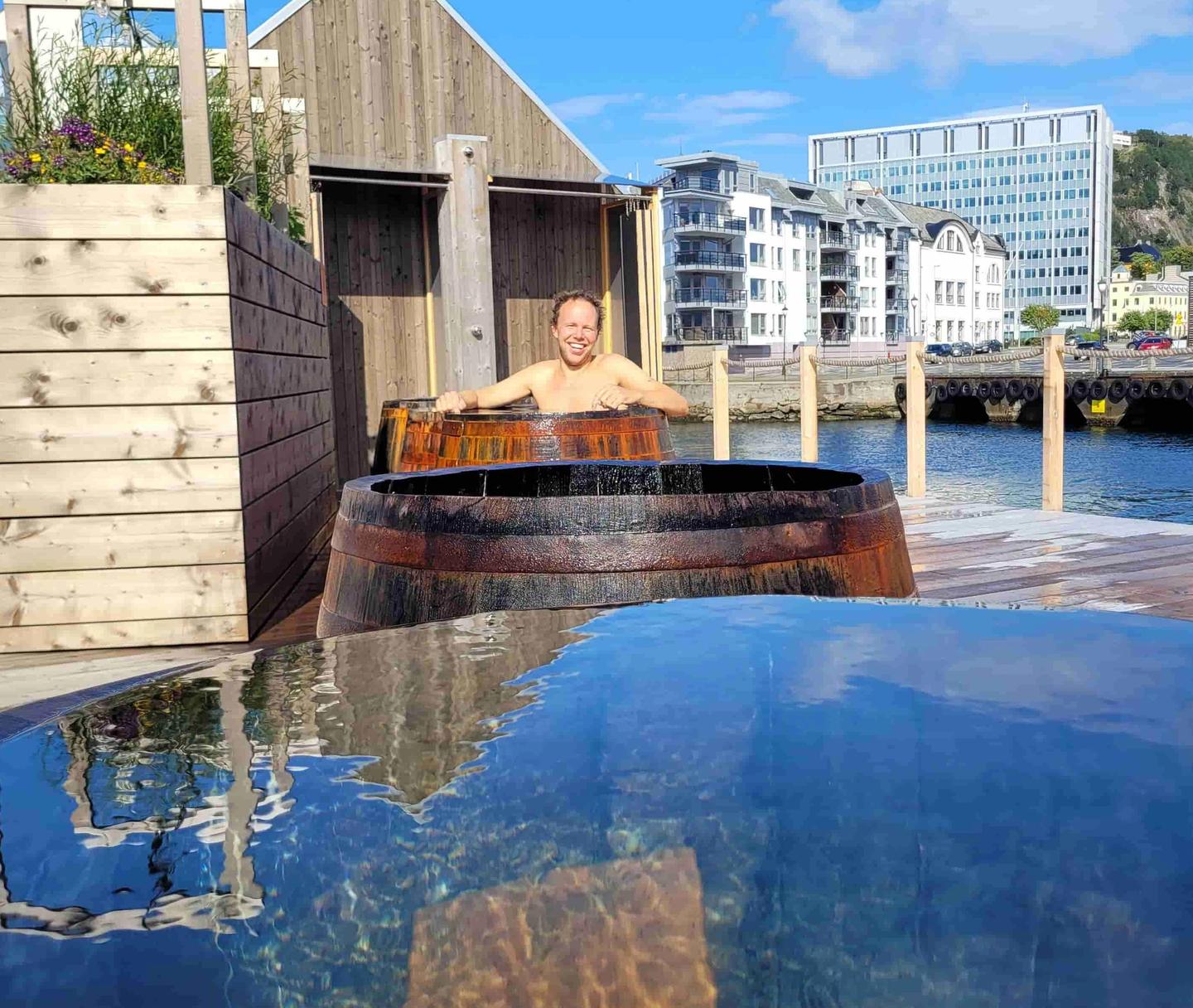 Inngang til venstre