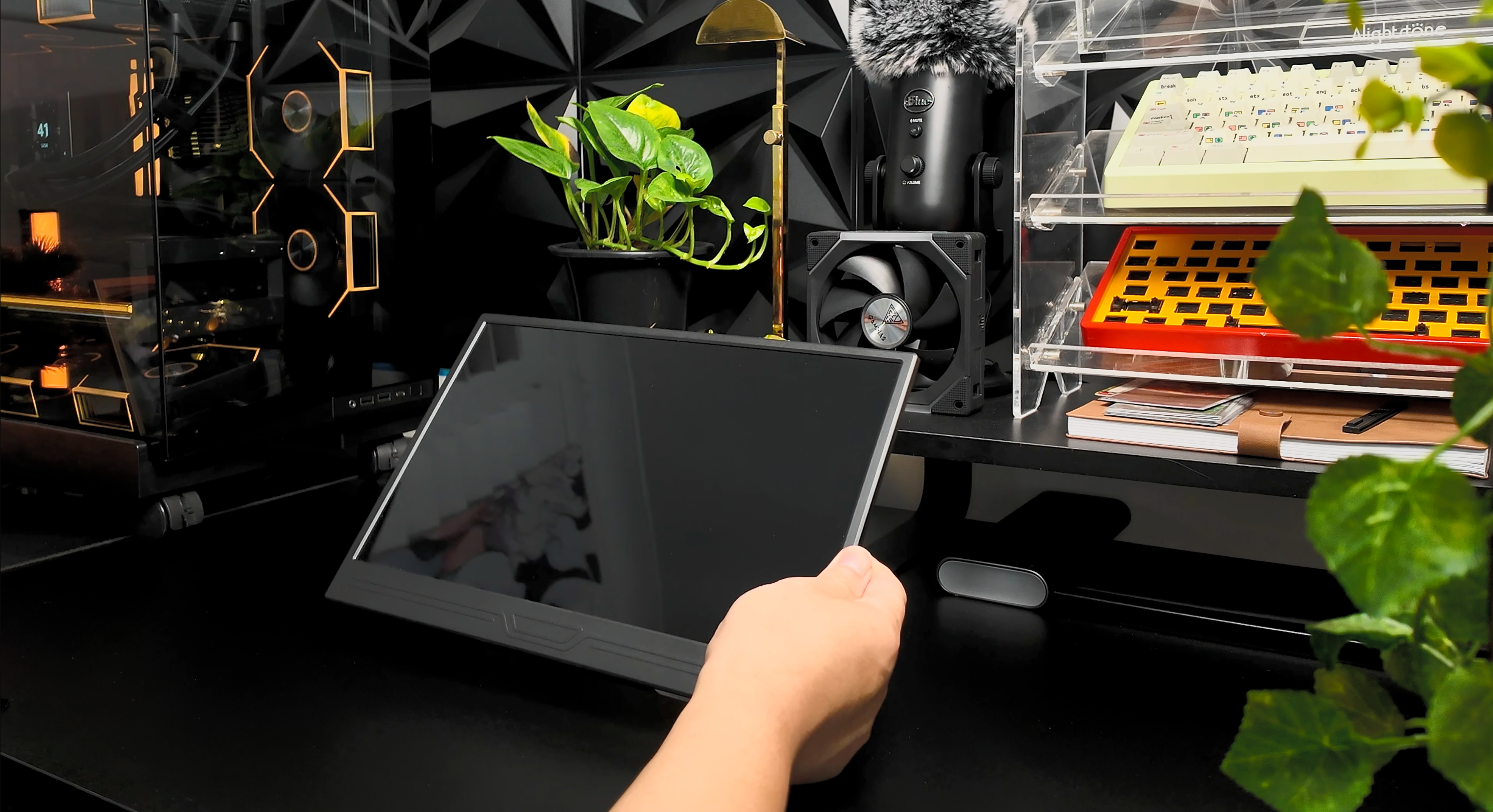 ZSUS 13" 4K Monitor image 5