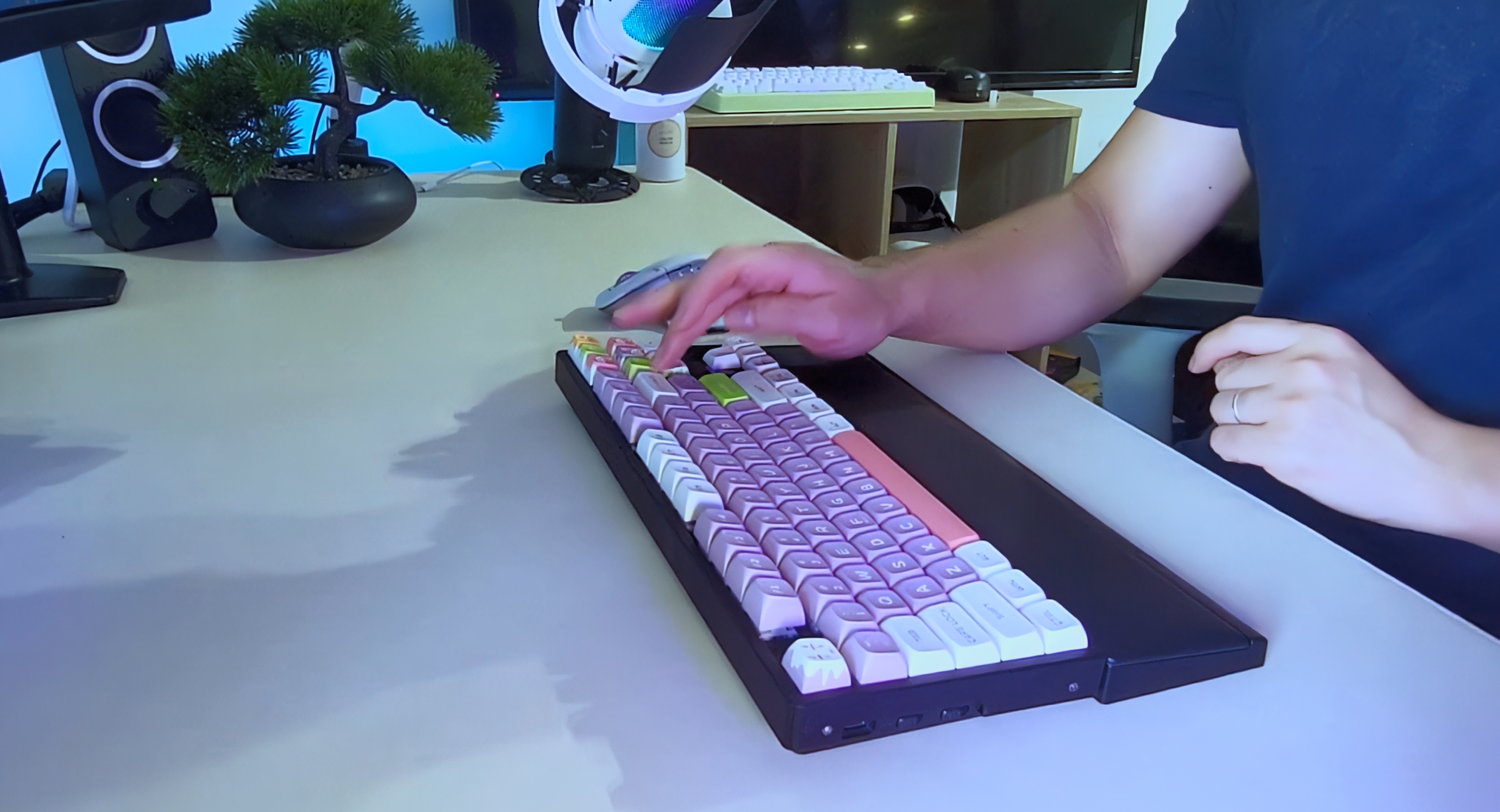KeyTok® SWEET MONSTER KDA Keycaps image 1