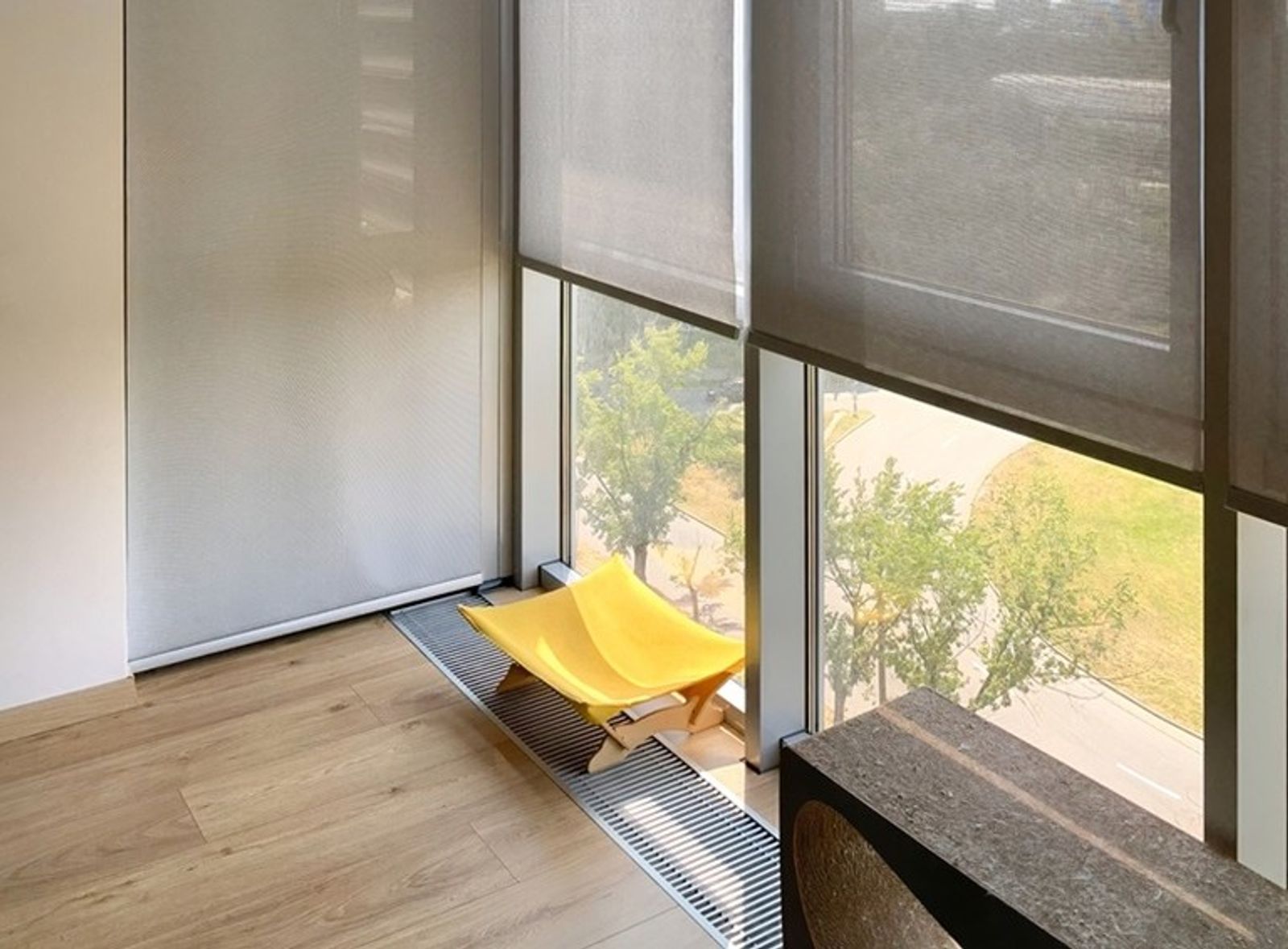 How to Choose the Motorized Roller Shades for Sliding Glass Doors