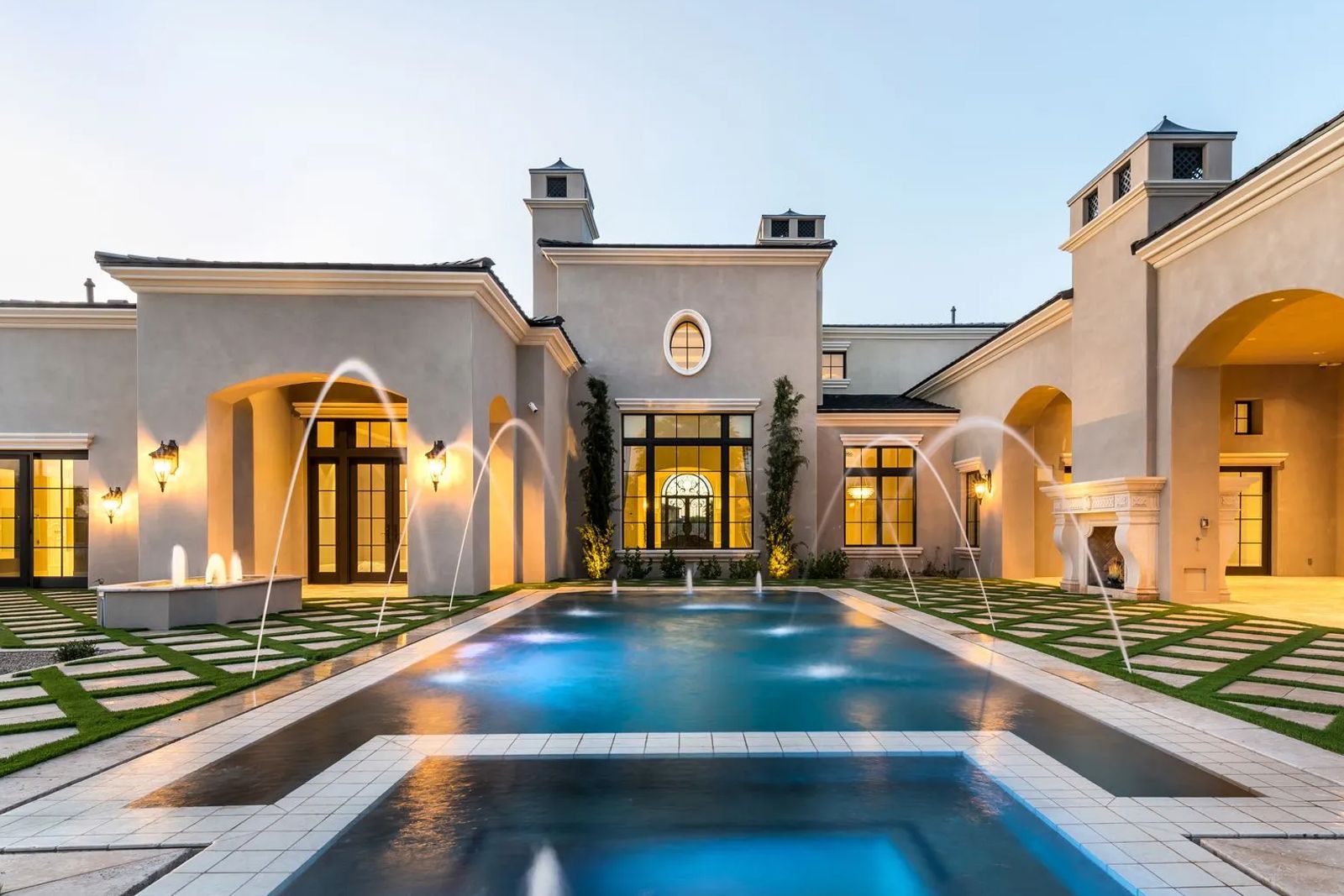 Creating a Resort-Style Backyard With Outdoor AV in Paradise Valley