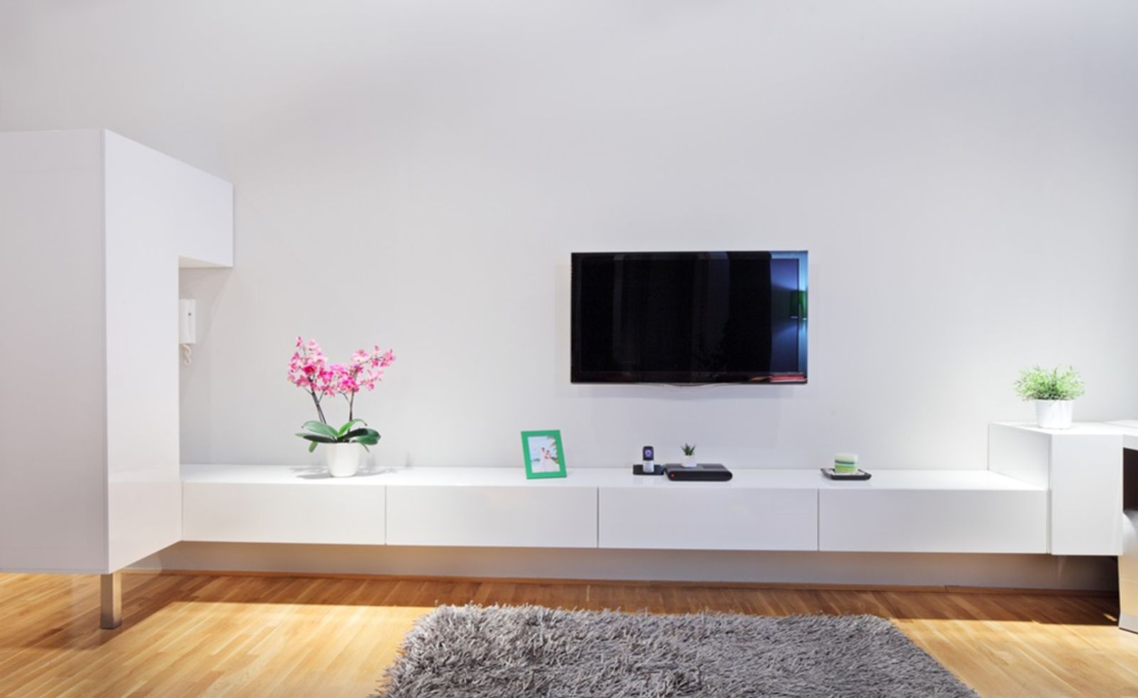 5 Benefits of Mounting a TV in a Living Space
