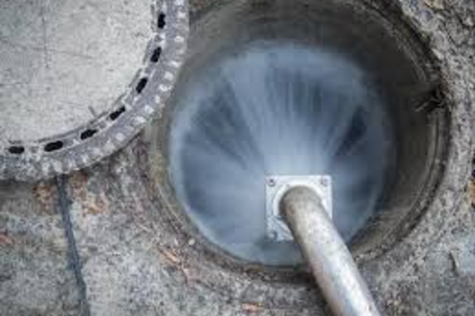 Water jet nozzle during high-pressure drain cleaning in pipe