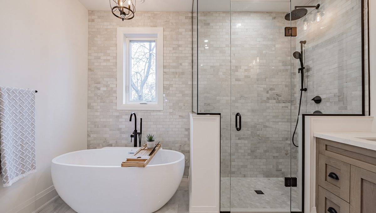 Professional bathroom renovation in Tallinn by TorudeAbi24 featuring modern tile work and plumbing installation.