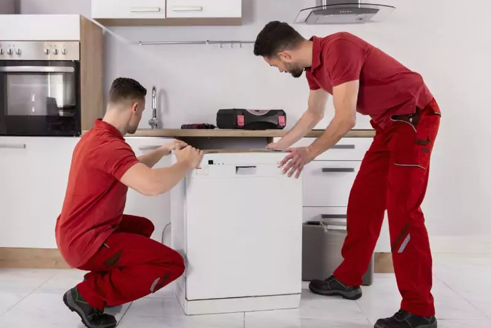 Washing machine installation – plumber connecting water hoses in Tallinn – TorudeAbi24