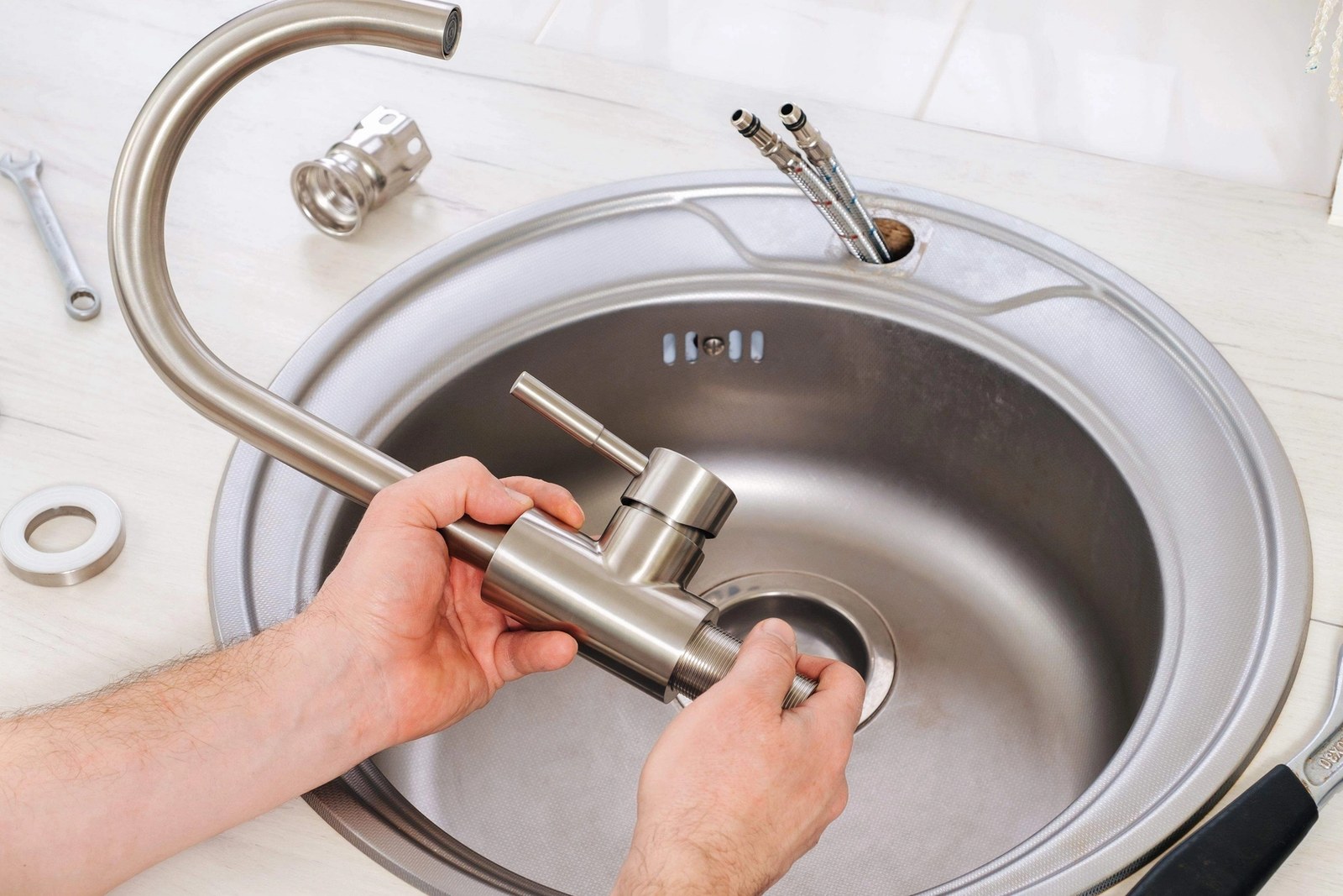 Mixer tap installation in a bathroom – professional plumber
