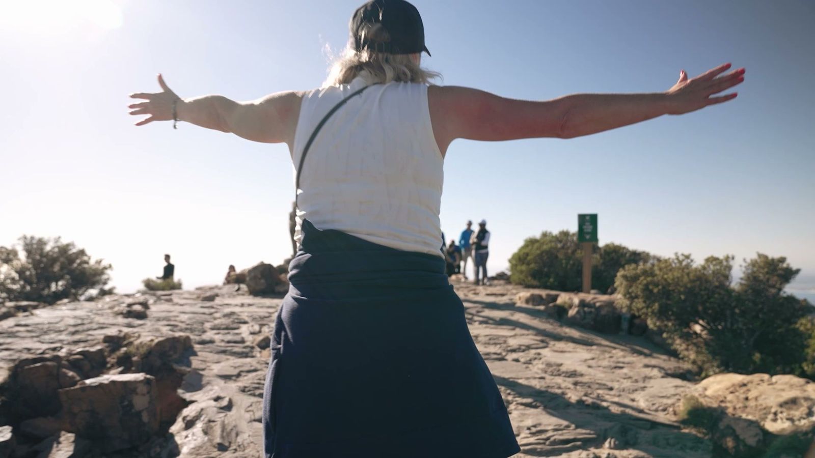 Arms out at the top