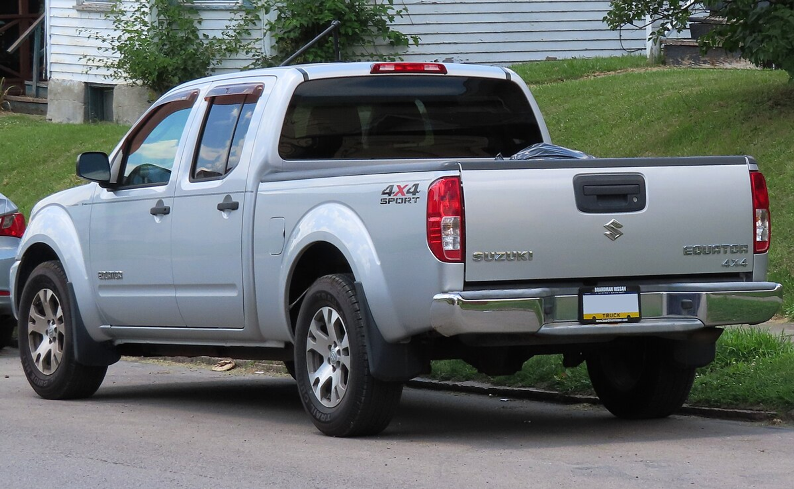 Suzuki Equator 2009-2012, image 2 of 2