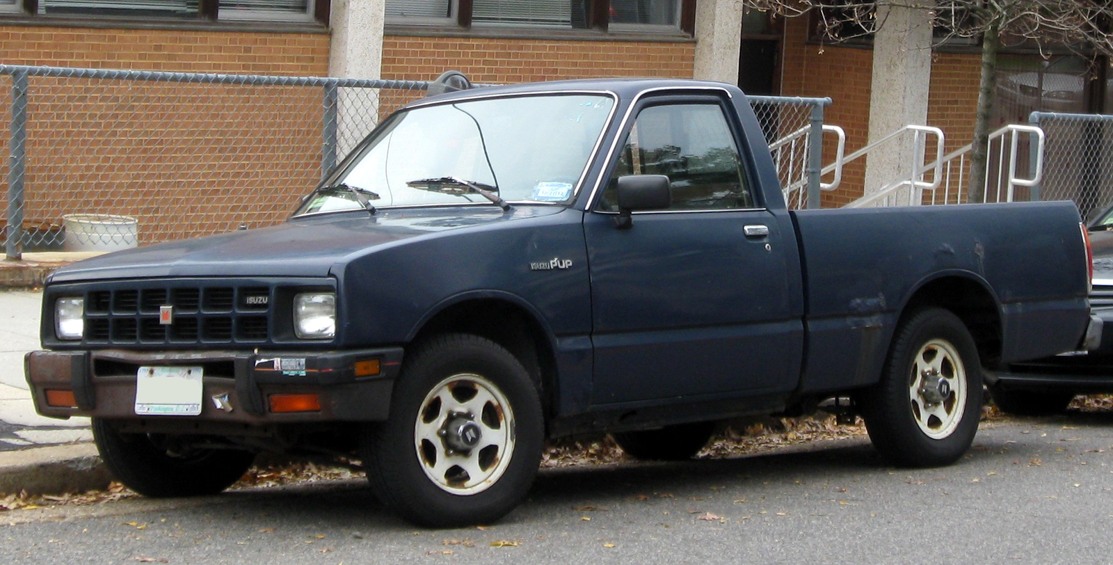 Isuzu P'up 1981-1987, image 2 of 2