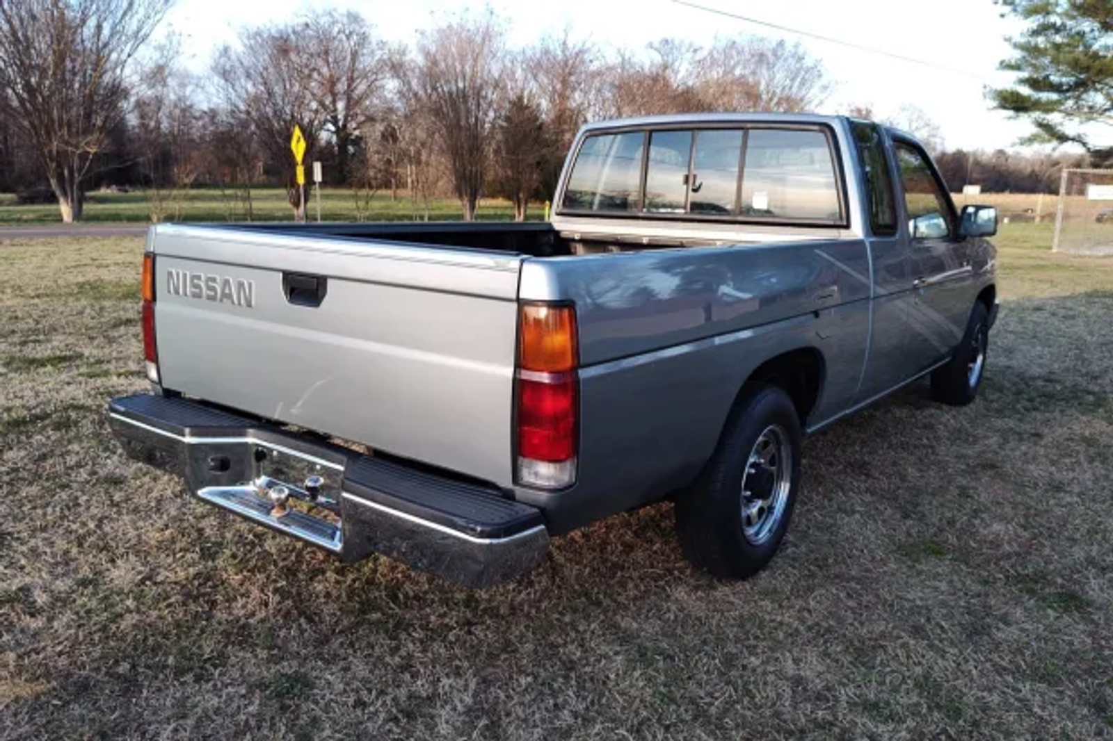 Nissan Hardbody D21 1986-1997, image 2 of 3