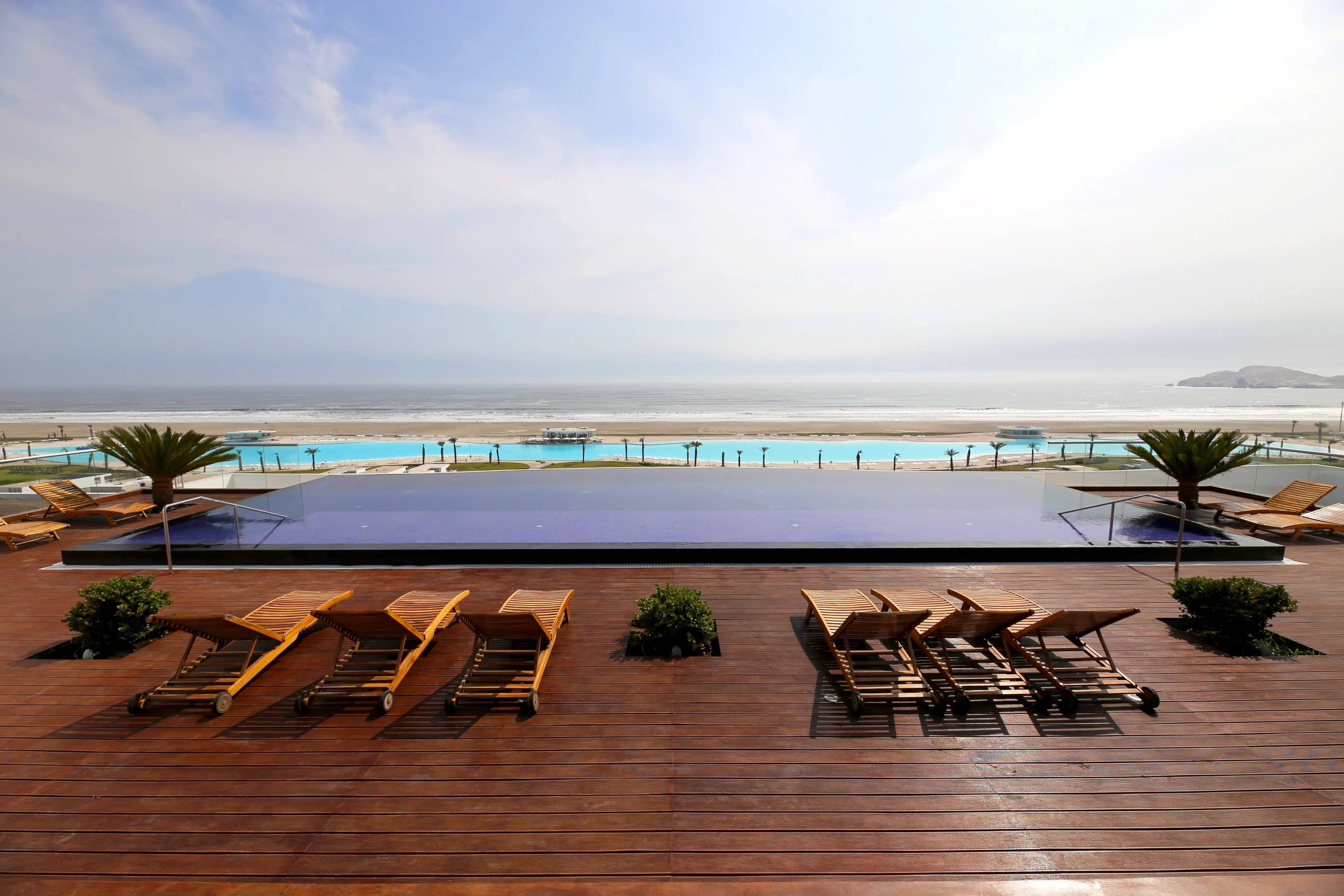 Imagen de piscina infinita