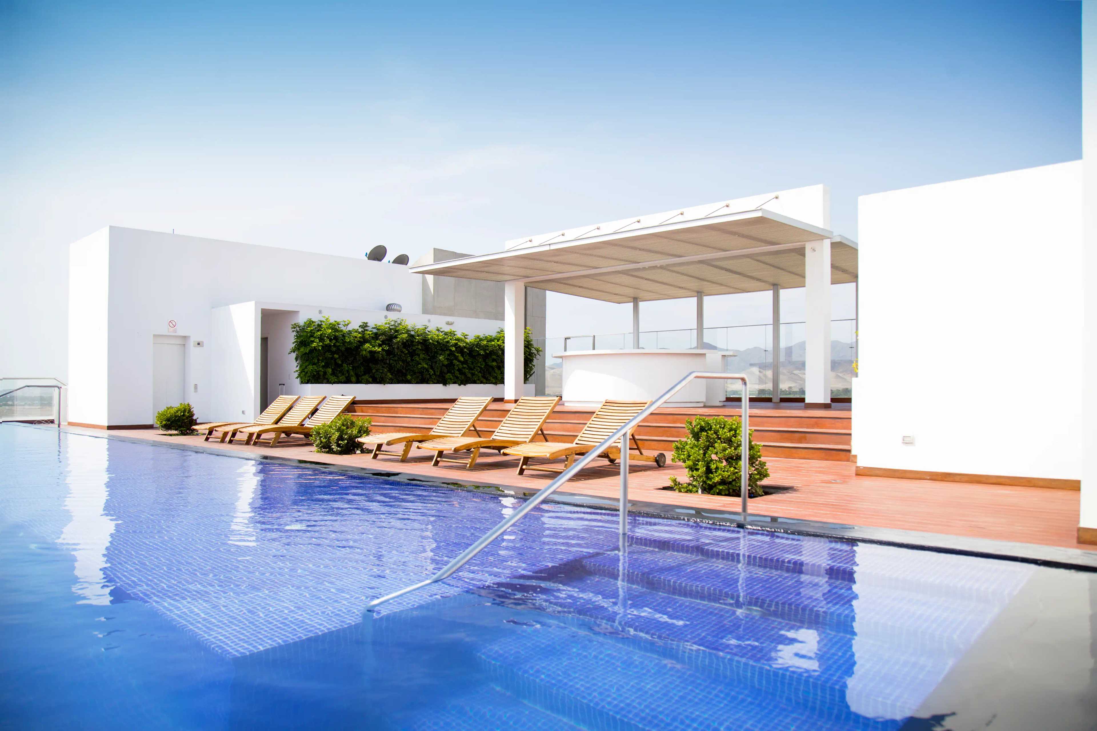 Imagen de piscina infinita