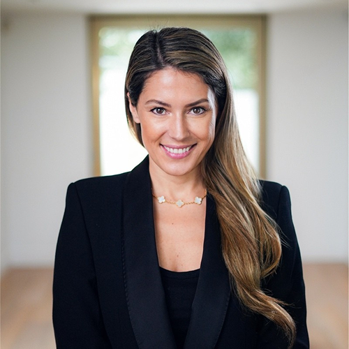 headshot of Alina Ioani