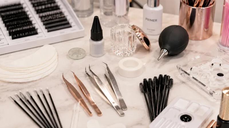 Jak sprawdzić czy w salonie kosmetycznym używane są produkty profesjonalne a nie ściągane ze stron typu Temu lub Aliexpress?