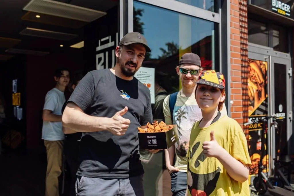 Burger Vision Köln, Ein Eröffnungstag der anderen Liga
