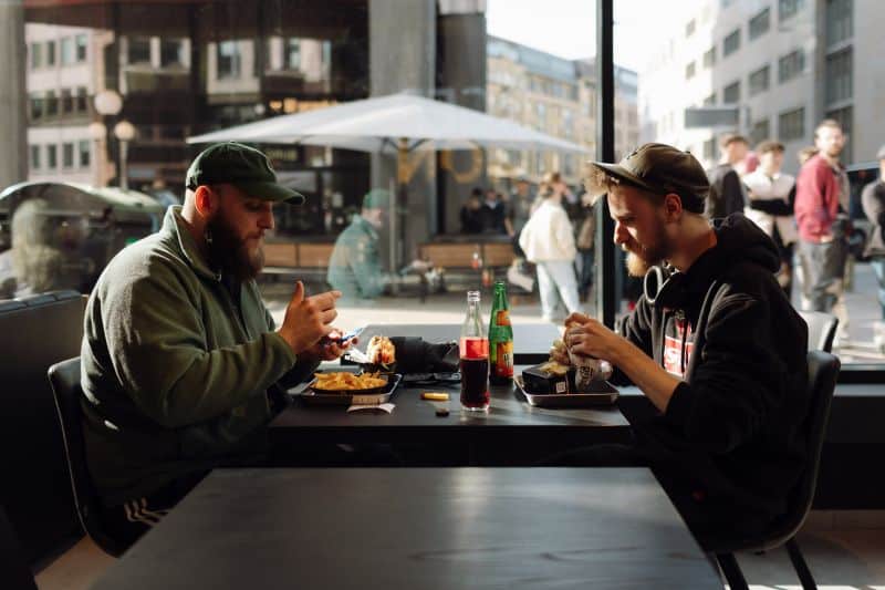 Burger Vision Hamburg, Artikel