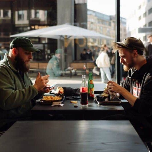 Burger Vision Hamburg, Artikel