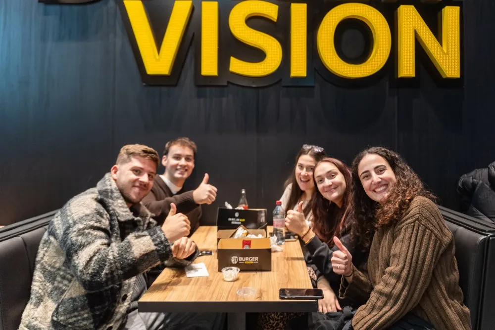 Burger Vision Köln, Artikel
