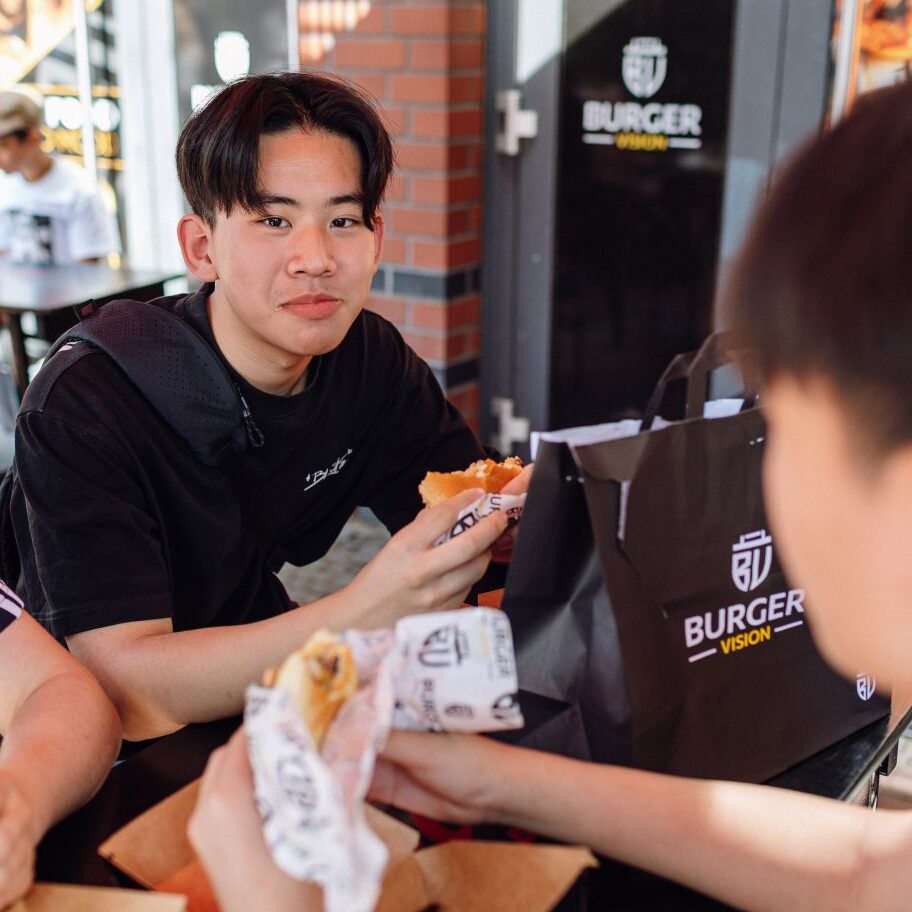 Burger Vision Berlin, Artikel
