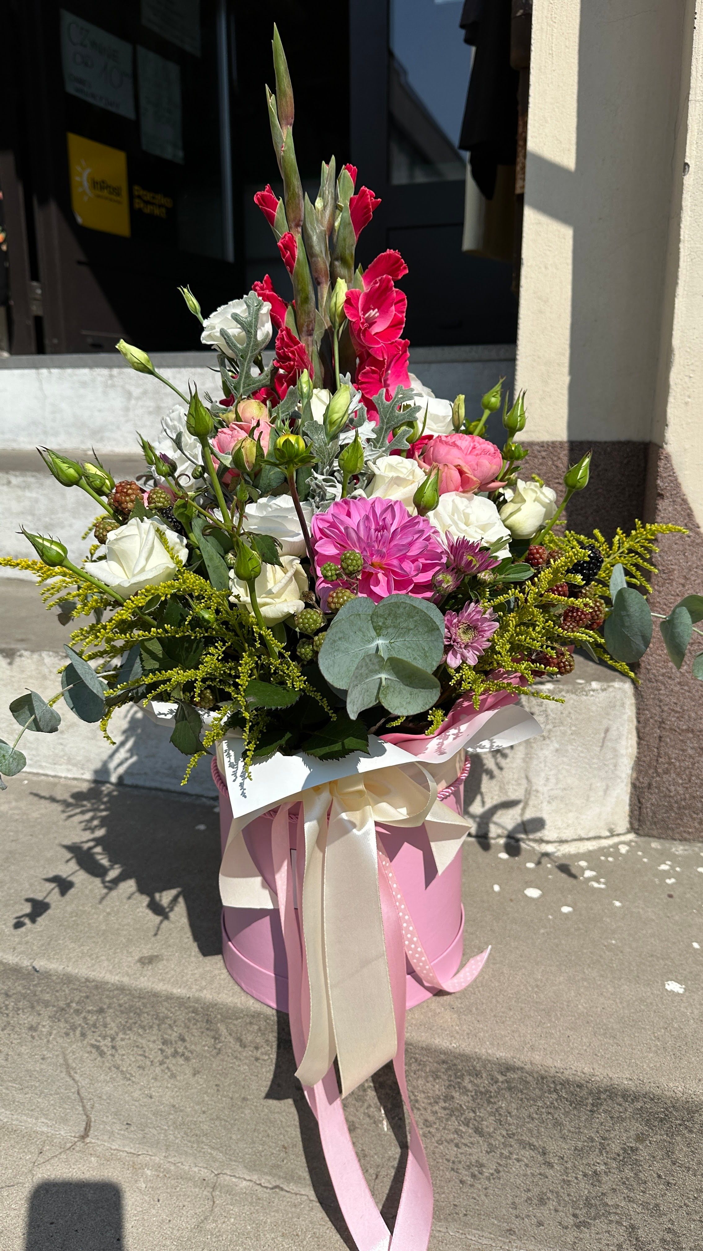 Flowerbox z kwiatów sezonowych