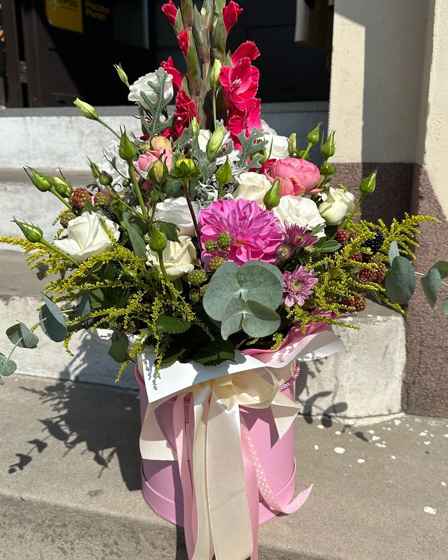 Flowerbox z kwiatów sezonowych