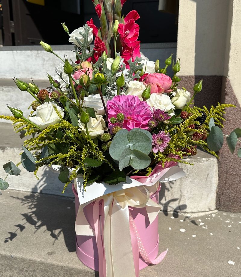 Flowerbox z kwiatów sezonowych