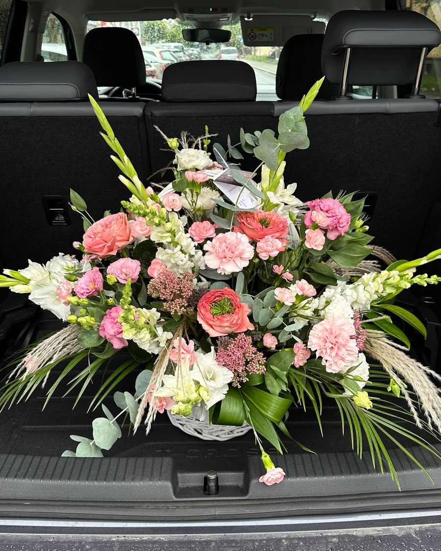 Flowerbox w pastelowym różu