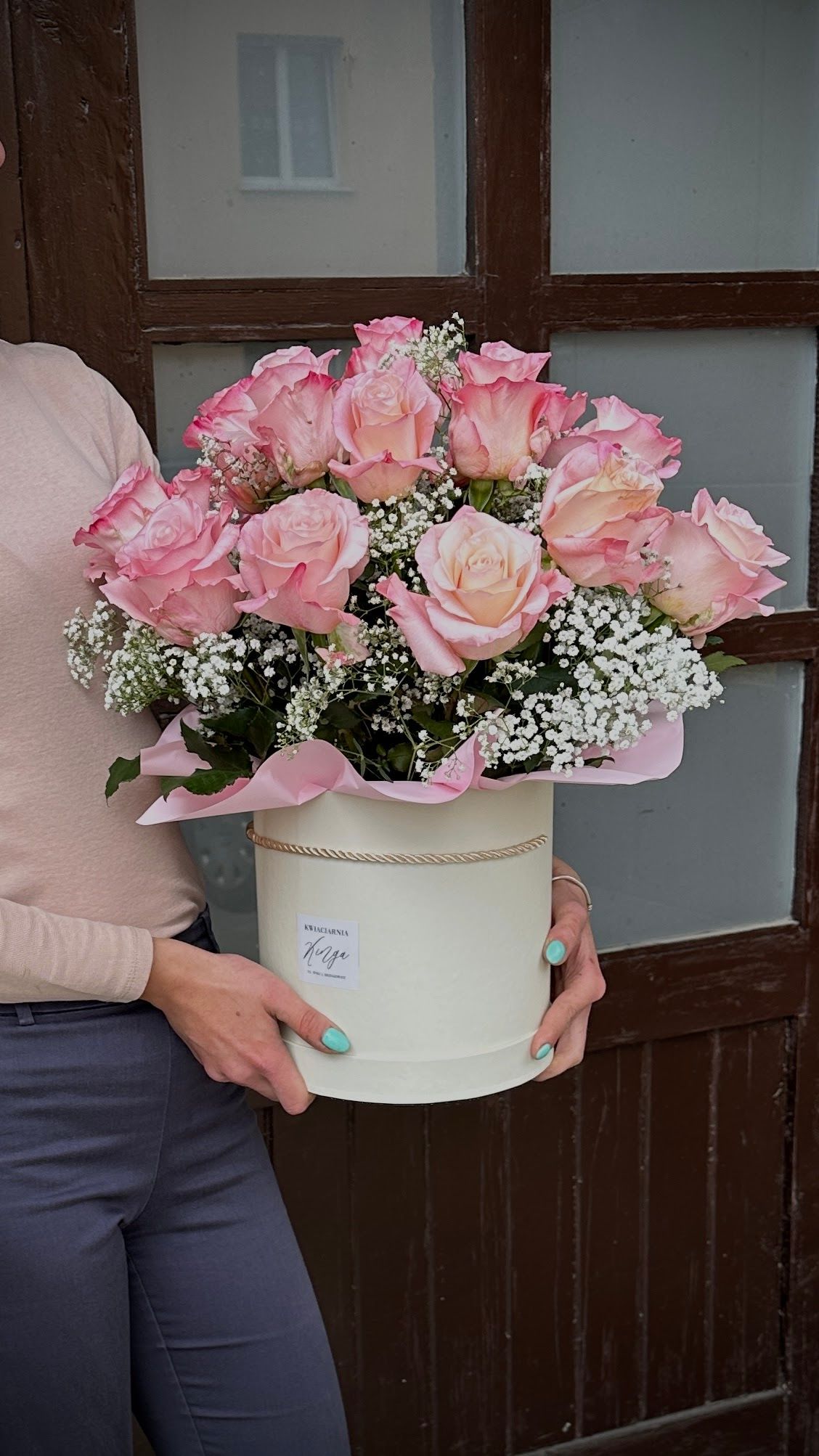 Flowerbox z różowych róż