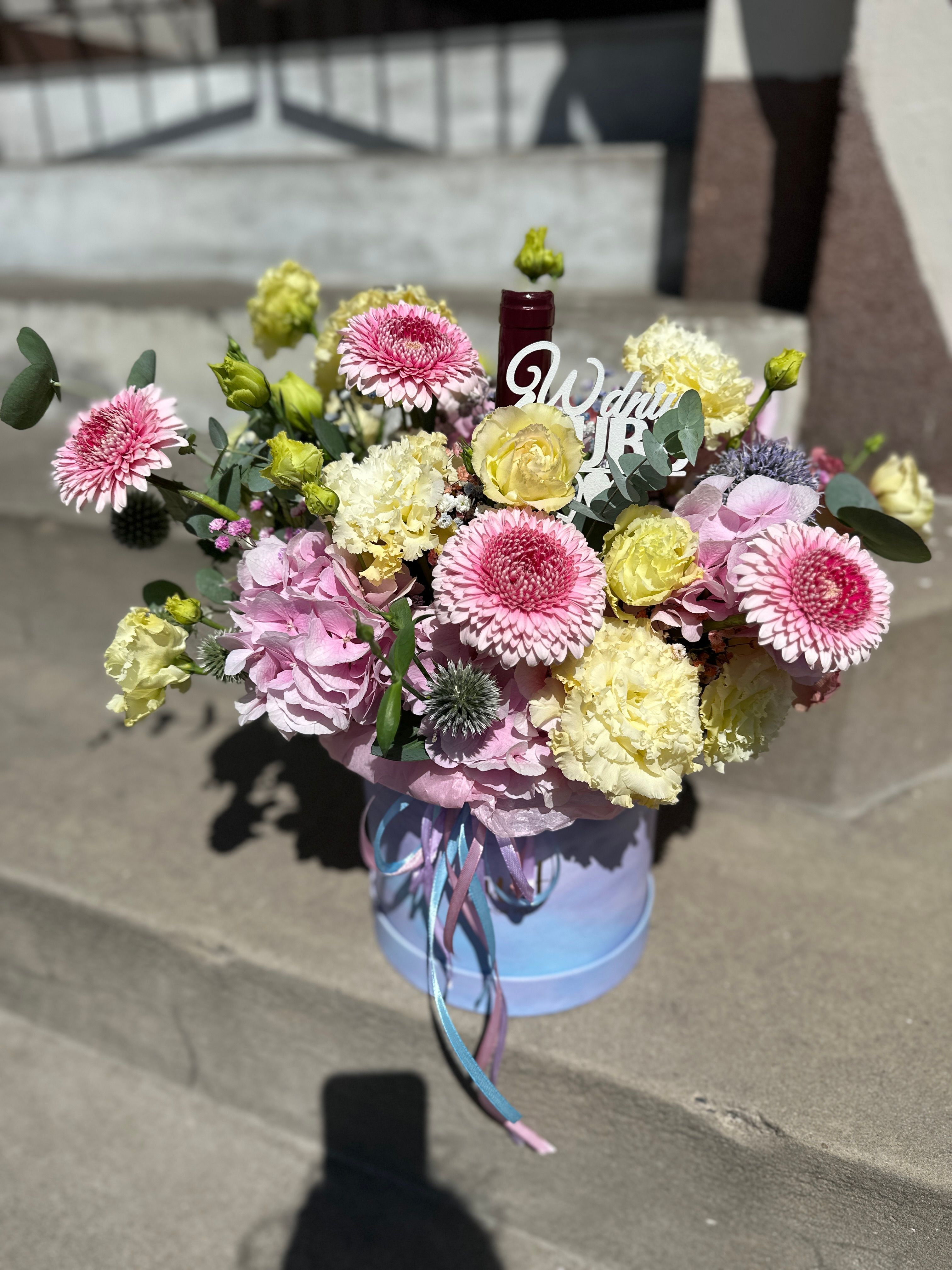 Flowerbox pastelowy z hortensjami