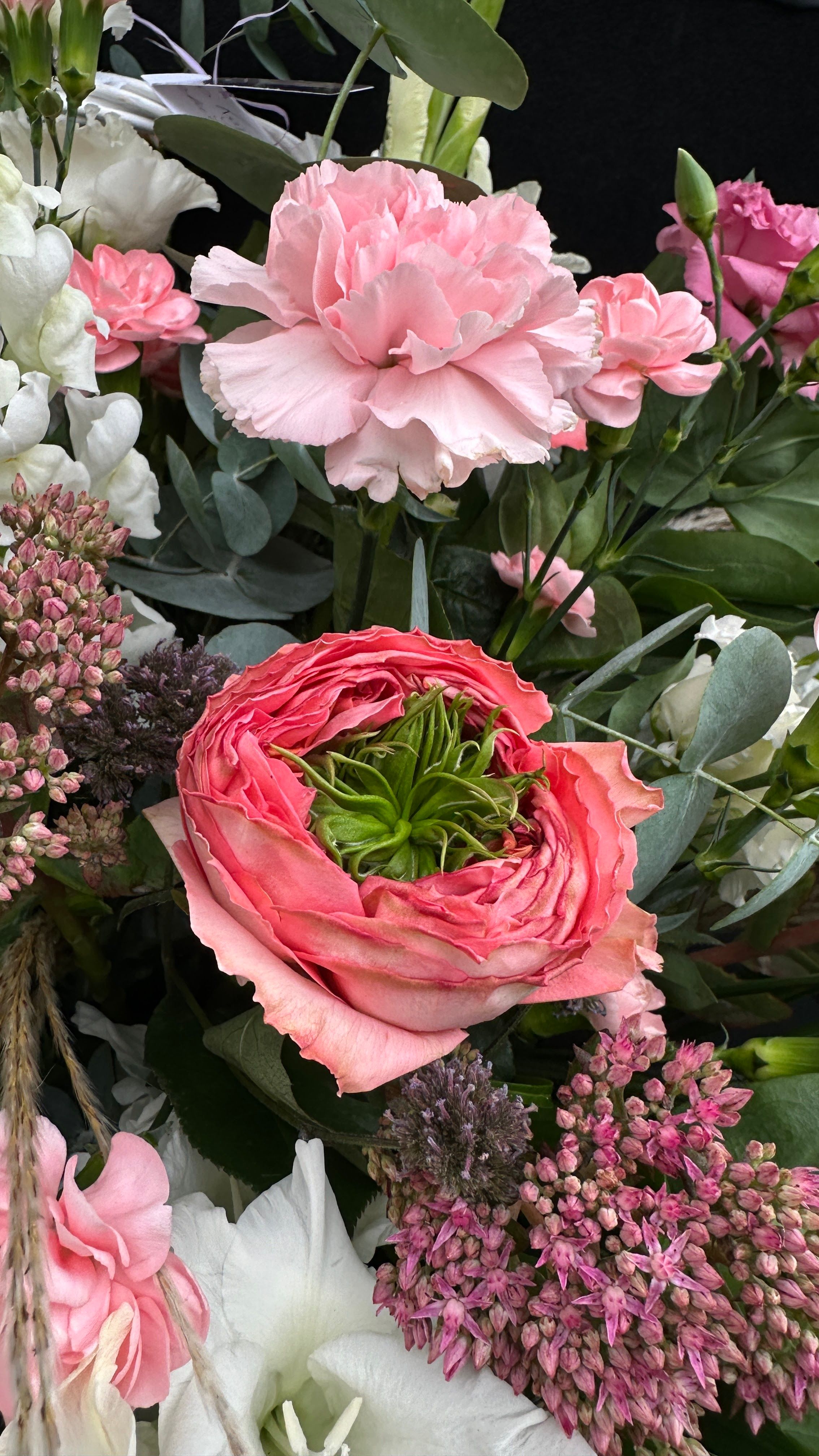 Flowerbox w pastelowym różu — ujęcie 2
