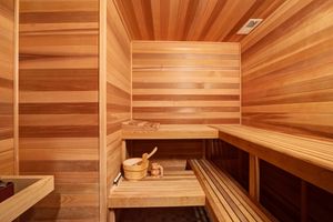 Uusi sauna sisäpuolelta