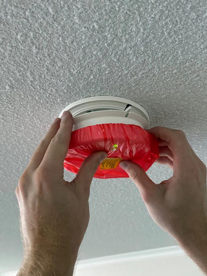 Uuden palovaroittimen asennus