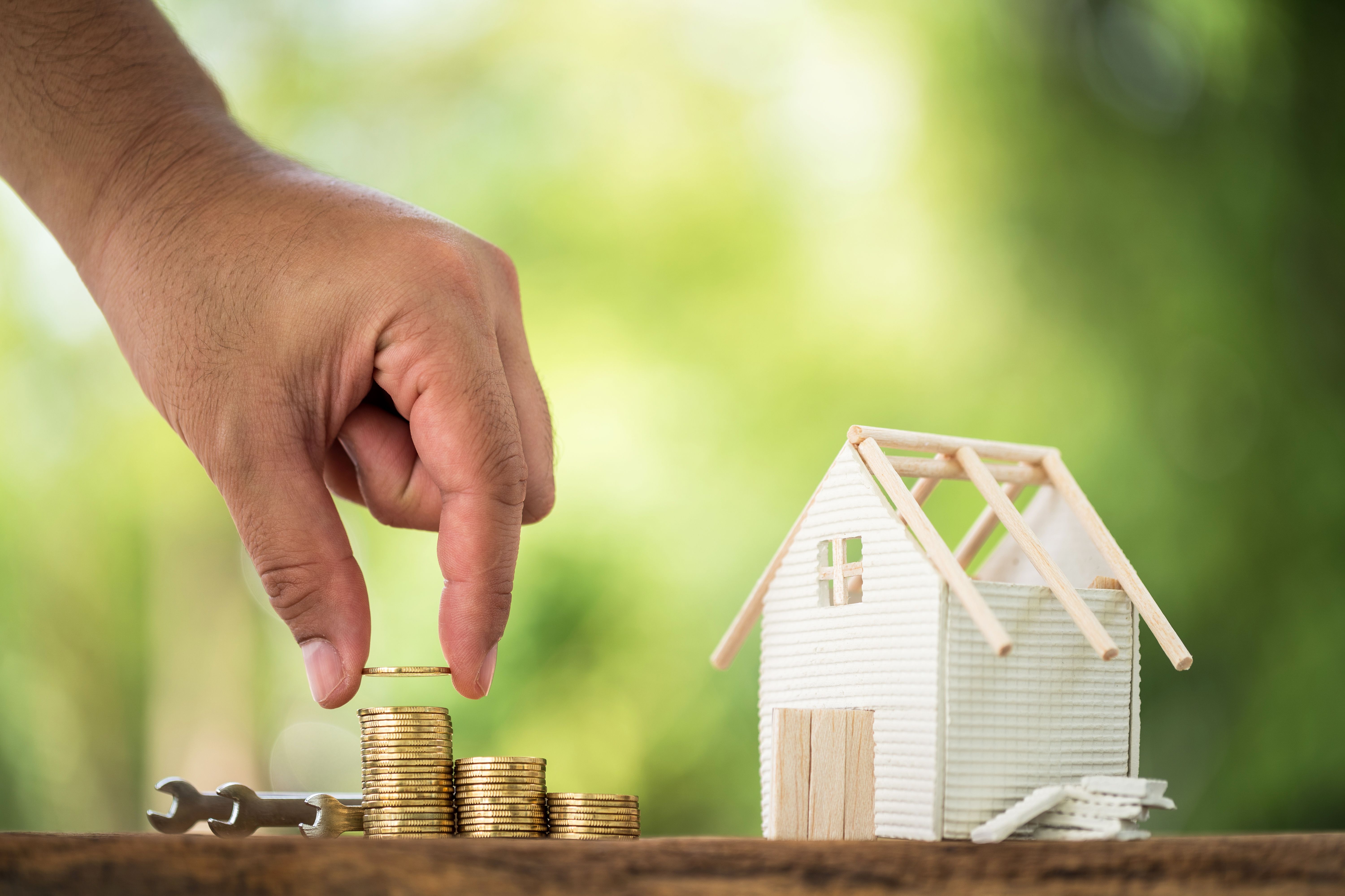 Kolikoita pinossa kattoremonttia varten