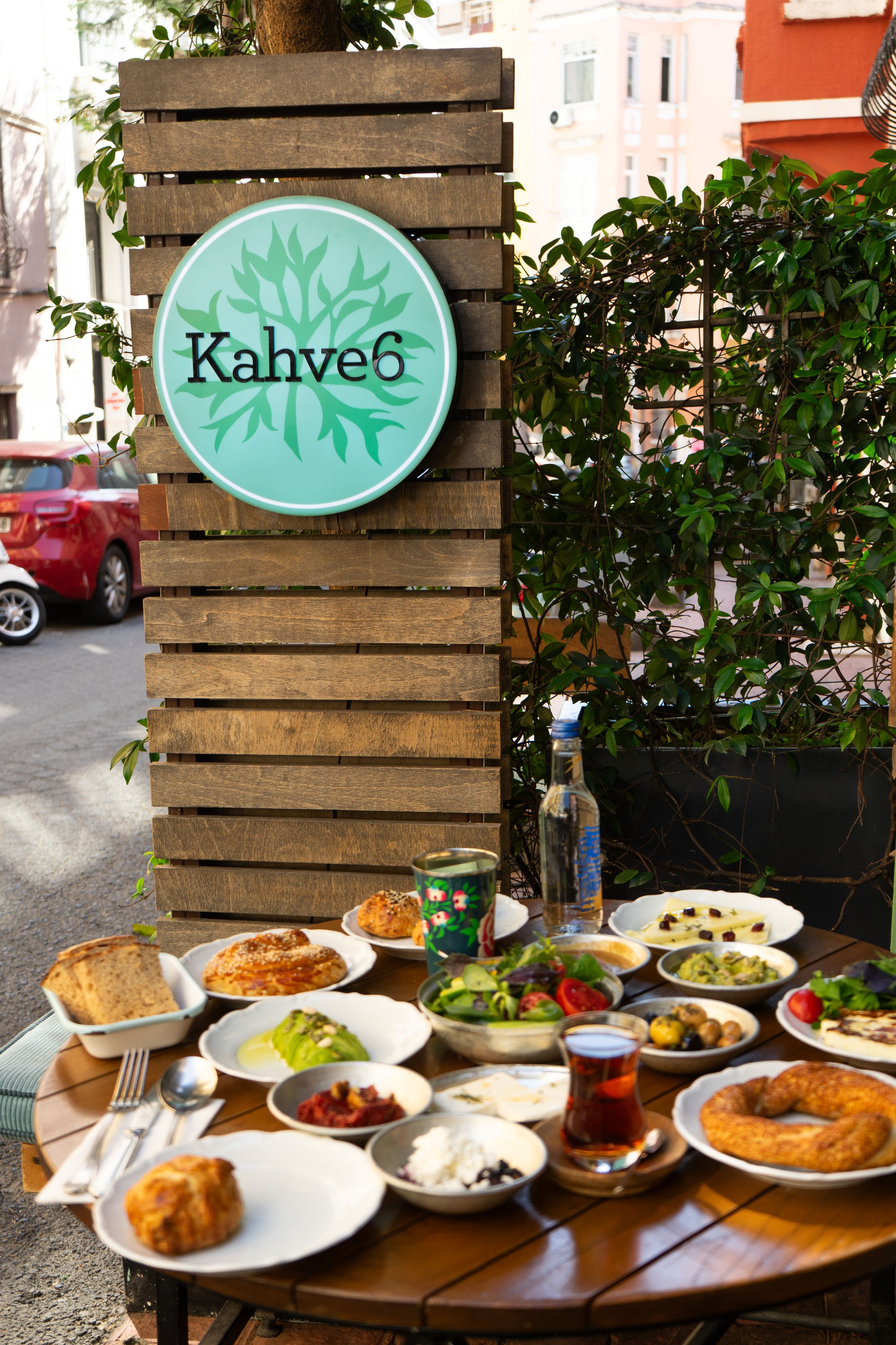 Kahve6 dış cephesi, Cihangir