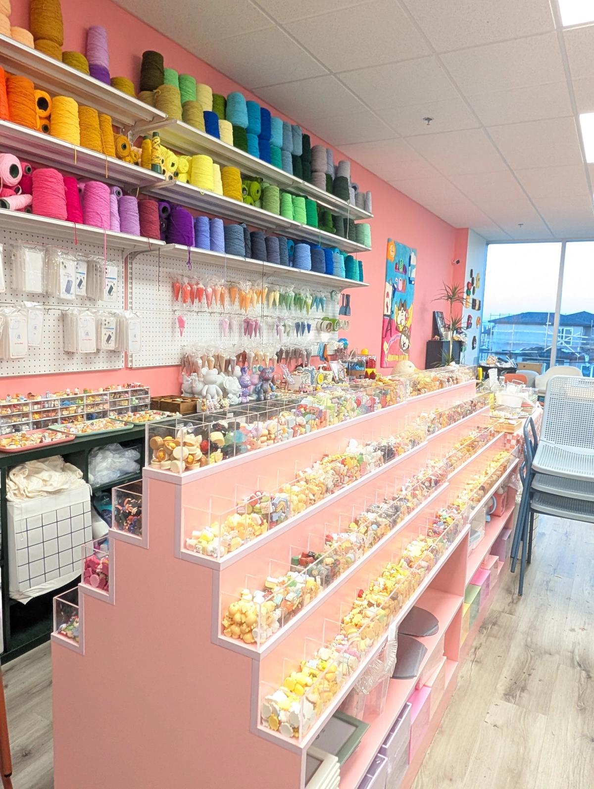 Banana art lab's thread and decoden wall