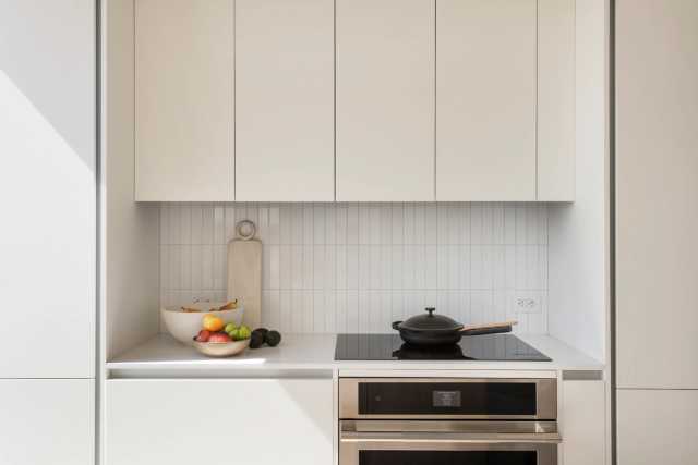 Induction stoves are fully electric, offering a level of precision, consistency, and sustainability. Together with integrated appliances your kitchen is clean, considered and toxin free.
