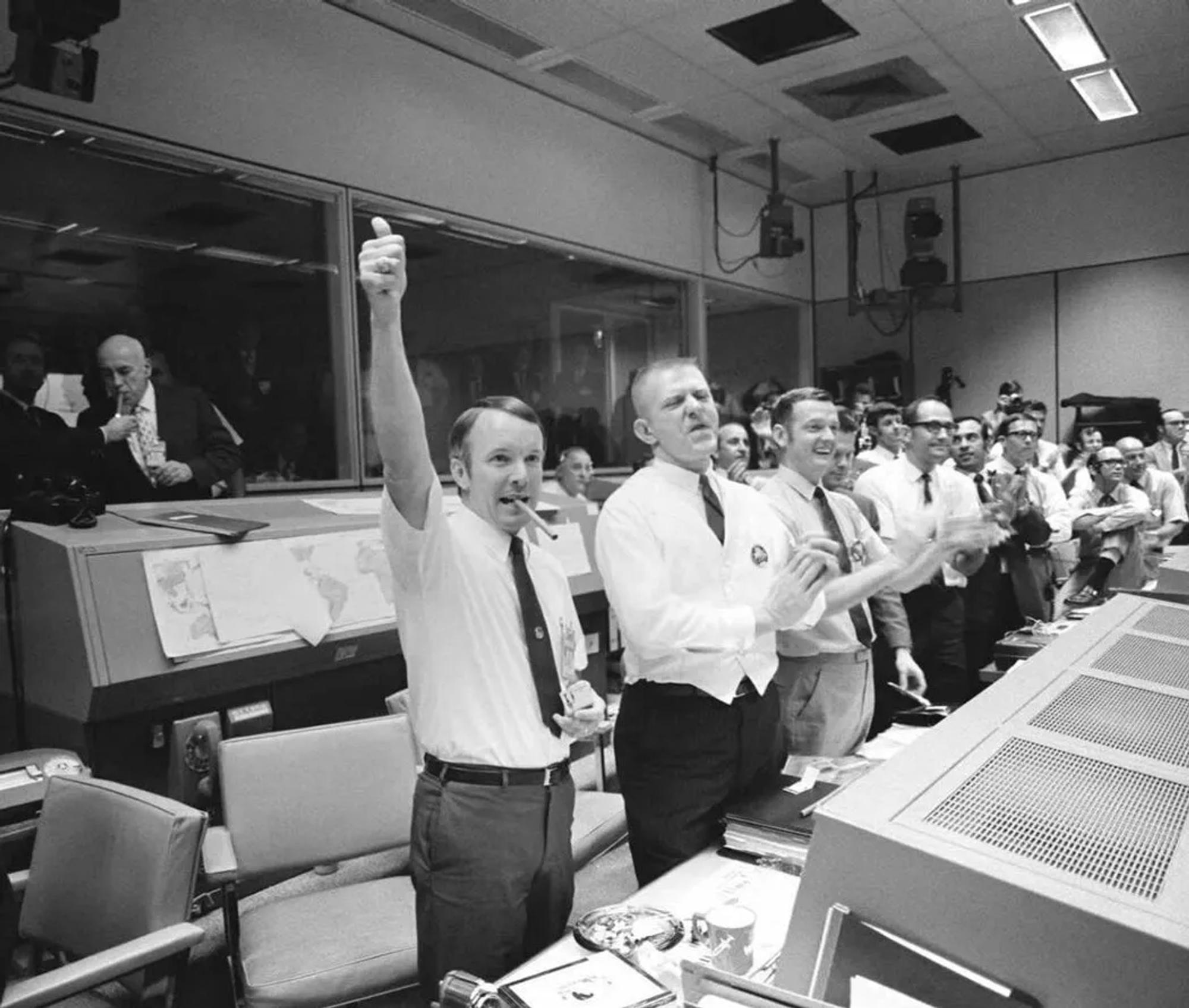 Apollo 13 mission control celebrate a safe landing