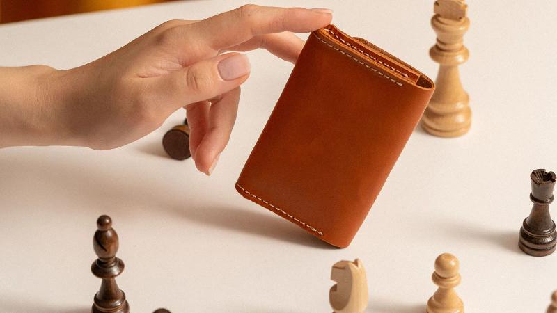 Sourcing Custom Leather Business Card Holders: The Ultimate Corporate Gifting Guide