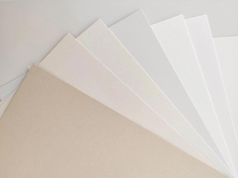 Imagen del post Descubre los diferentes tipos de papeles para tus invitaciones de boda