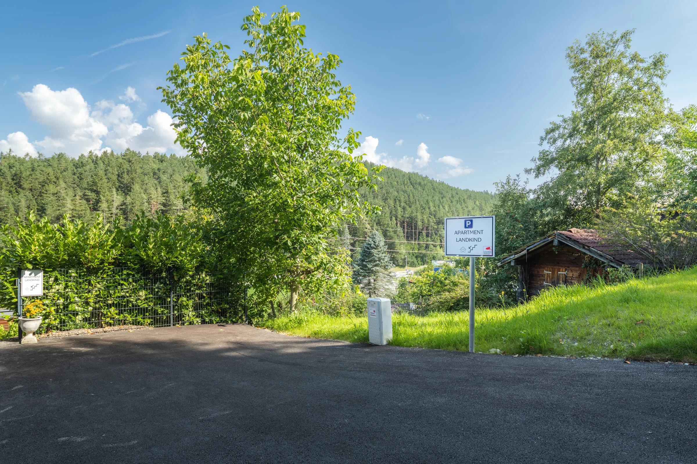 Gartenanlage mit Bergpanorama in Sistrans