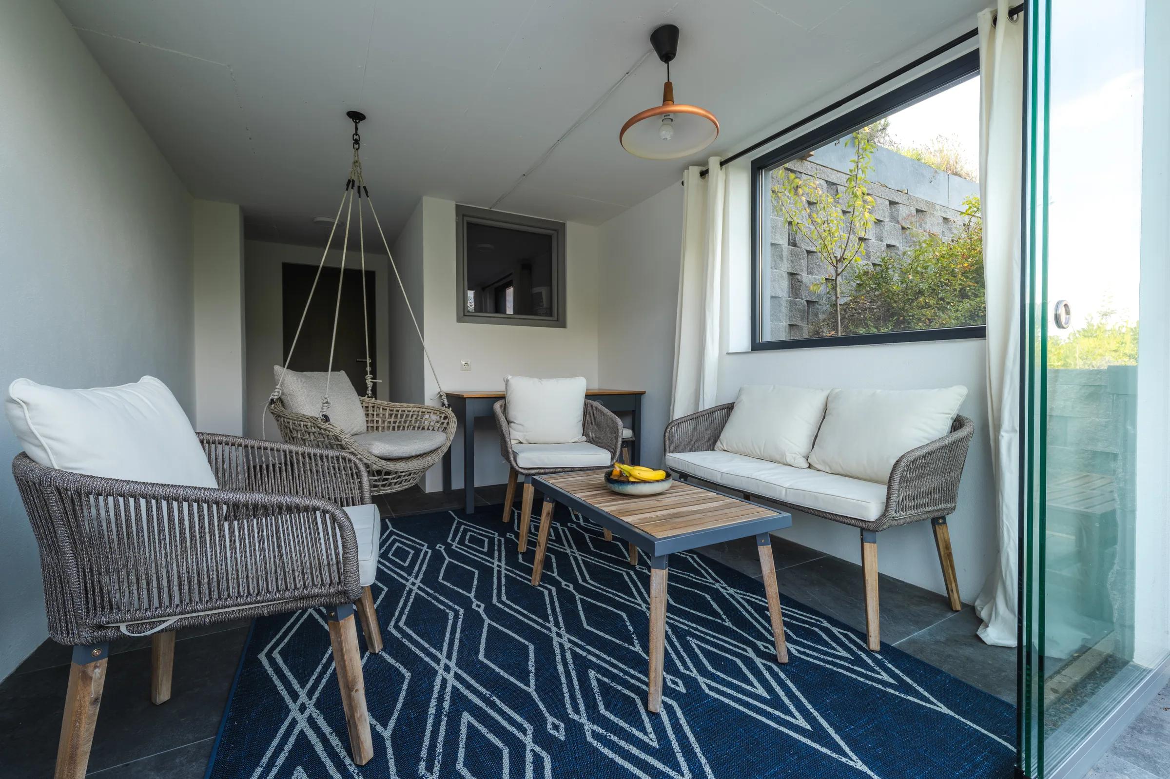 Überdachte Terrasse zum Entspannen
