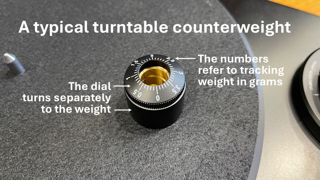 Anti-skate adjustment dial on tonearm