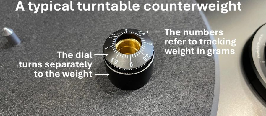 Anti-skate adjustment dial on tonearm