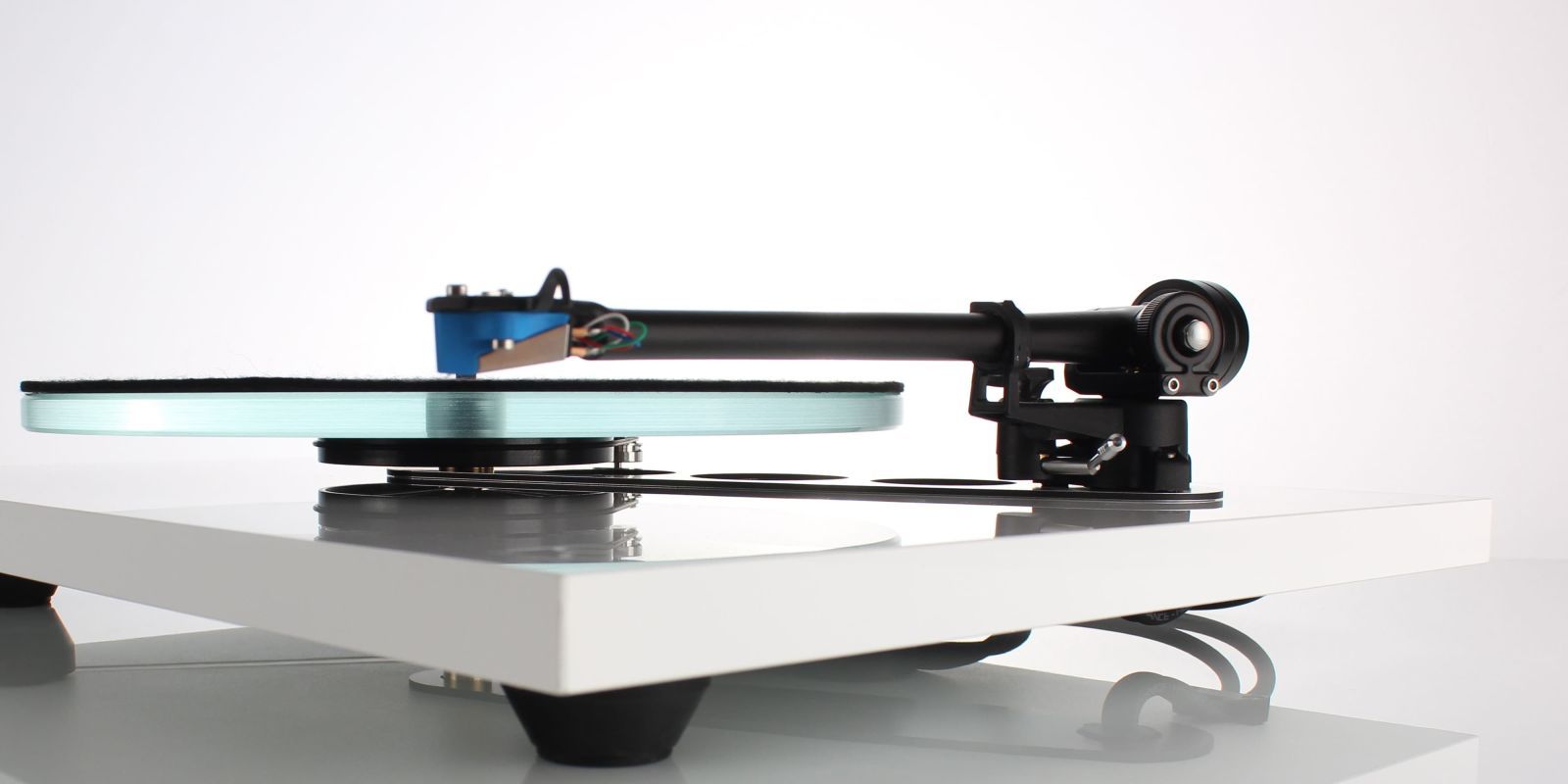Tonearm balancing with counterweight